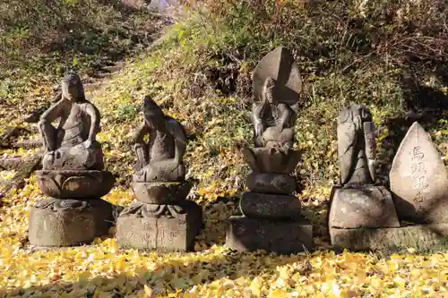 養蚕神社の仏像