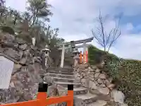 義照稲荷神社・稲荷命婦元宮(建勲神社末社)の{uncategorized: "未分類", other: "その他", undefined: "問題あり", building: "その他建物", grave: "お墓", sacred_gate: "鳥居", guardian: "狛犬", statue: "像", buddha: "仏像", history: "歴史", nature: "自然", garden: "庭園", animal: "動物", pagoda: "塔", temizu: "手水舎", mountain_gate: "山門・神門", sanctuary: "本殿・本堂", subordinate: "末社・摂社", art: "芸術", scenery: "景色", jizo: "地蔵", ema: "絵馬", goshuin: "御朱印", omikuji: "おみくじ", items: "授与品その他", amulet: "お守り", goshuincho: "御朱印帳", eats: "食事", festival: "お祭り", votive_dance: "神楽", shichigosan: "七五三参", wedding: "結婚式", experience: "体験その他", initially: "初詣", around: "周辺", anti_infection: "感染症対策"}