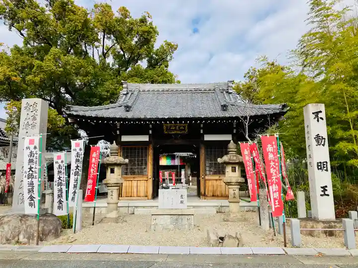寳珠院(常楽寺)の山門・神門
