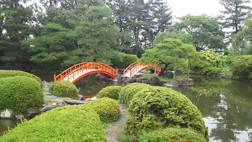 山神社の庭園