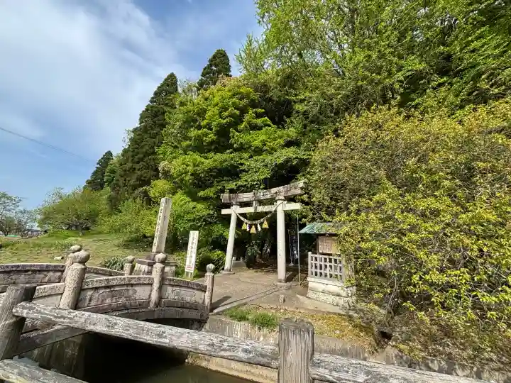 日本唯一香辛料の神 波自加彌神社の{uncategorized: "未分類", other: "その他", undefined: "問題あり", building: "その他建物", grave: "お墓", sacred_gate: "鳥居", guardian: "狛犬", statue: "像", buddha: "仏像", history: "歴史", nature: "自然", garden: "庭園", animal: "動物", pagoda: "塔", temizu: "手水舎", mountain_gate: "山門・神門", sanctuary: "本殿・本堂", subordinate: "末社・摂社", art: "芸術", scenery: "景色", jizo: "地蔵", ema: "絵馬", goshuin: "御朱印", omikuji: "おみくじ", items: "授与品その他", amulet: "お守り", goshuincho: "御朱印帳", eats: "食事", festival: "お祭り", votive_dance: "神楽", shichigosan: "七五三参", wedding: "結婚式", experience: "体験その他", initially: "初詣", around: "周辺", anti_infection: "感染症対策"}