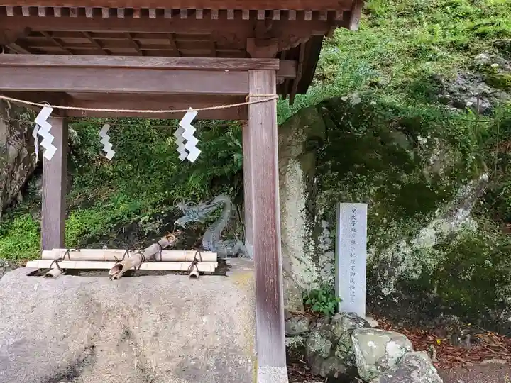 篠山春日神社の手水舎