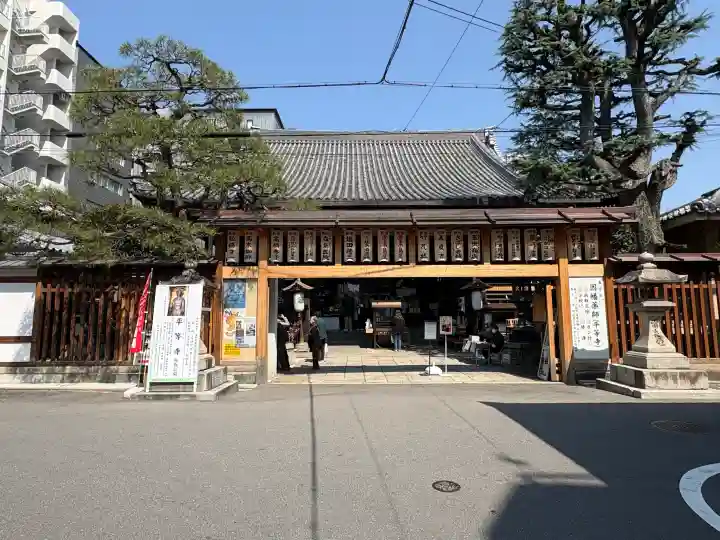 平等寺(因幡堂)の{uncategorized: "未分類", other: "その他", undefined: "問題あり", building: "その他建物", grave: "お墓", sacred_gate: "鳥居", guardian: "狛犬", statue: "像", buddha: "仏像", history: "歴史", nature: "自然", garden: "庭園", animal: "動物", pagoda: "塔", temizu: "手水舎", mountain_gate: "山門・神門", sanctuary: "本殿・本堂", subordinate: "末社・摂社", art: "芸術", scenery: "景色", jizo: "地蔵", ema: "絵馬", goshuin: "御朱印", omikuji: "おみくじ", items: "授与品その他", amulet: "お守り", goshuincho: "御朱印帳", eats: "食事", festival: "お祭り", votive_dance: "神楽", shichigosan: "七五三参", wedding: "結婚式", experience: "体験その他", initially: "初詣", around: "周辺", anti_infection: "感染症対策"}