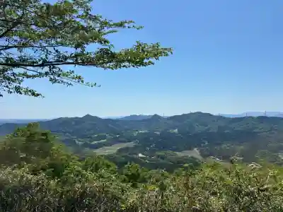 羽黒山神社の{uncategorized: "未分類", other: "その他", undefined: "問題あり", building: "その他建物", grave: "お墓", sacred_gate: "鳥居", guardian: "狛犬", statue: "像", buddha: "仏像", history: "歴史", nature: "自然", garden: "庭園", animal: "動物", pagoda: "塔", temizu: "手水舎", mountain_gate: "山門・神門", sanctuary: "本殿・本堂", subordinate: "末社・摂社", art: "芸術", scenery: "景色", jizo: "地蔵", ema: "絵馬", goshuin: "御朱印", omikuji: "おみくじ", items: "授与品その他", amulet: "お守り", goshuincho: "御朱印帳", eats: "食事", festival: "お祭り", votive_dance: "神楽", shichigosan: "七五三参", wedding: "結婚式", experience: "体験その他", initially: "初詣", around: "周辺", anti_infection: "感染症対策"}