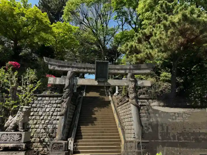 品川神社の{uncategorized: "未分類", other: "その他", undefined: "問題あり", building: "その他建物", grave: "お墓", sacred_gate: "鳥居", guardian: "狛犬", statue: "像", buddha: "仏像", history: "歴史", nature: "自然", garden: "庭園", animal: "動物", pagoda: "塔", temizu: "手水舎", mountain_gate: "山門・神門", sanctuary: "本殿・本堂", subordinate: "末社・摂社", art: "芸術", scenery: "景色", jizo: "地蔵", ema: "絵馬", goshuin: "御朱印", omikuji: "おみくじ", items: "授与品その他", amulet: "お守り", goshuincho: "御朱印帳", eats: "食事", festival: "お祭り", votive_dance: "神楽", shichigosan: "七五三参", wedding: "結婚式", experience: "体験その他", initially: "初詣", around: "周辺", anti_infection: "感染症対策"}