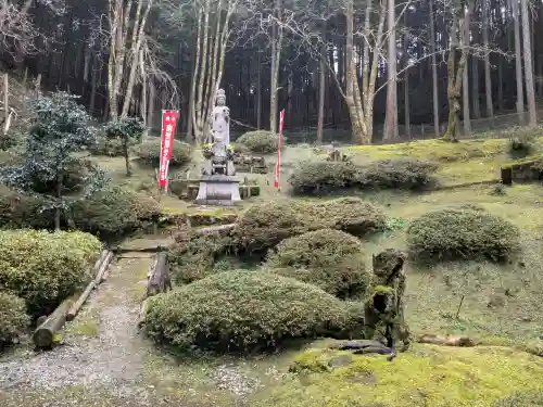 林蔵坊の{uncategorized: "未分類", other: "その他", undefined: "問題あり", building: "その他建物", grave: "お墓", sacred_gate: "鳥居", guardian: "狛犬", statue: "像", buddha: "仏像", history: "歴史", nature: "自然", garden: "庭園", animal: "動物", pagoda: "塔", temizu: "手水舎", mountain_gate: "山門・神門", sanctuary: "本殿・本堂", subordinate: "末社・摂社", art: "芸術", scenery: "景色", jizo: "地蔵", ema: "絵馬", goshuin: "御朱印", omikuji: "おみくじ", items: "授与品その他", amulet: "お守り", goshuincho: "御朱印帳", eats: "食事", festival: "お祭り", votive_dance: "神楽", shichigosan: "七五三参", wedding: "結婚式", experience: "体験その他", initially: "初詣", around: "周辺", anti_infection: "感染症対策"}