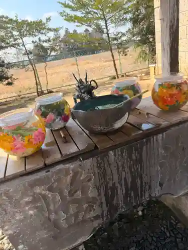 素鵞神社の{uncategorized: "未分類", other: "その他", undefined: "問題あり", building: "その他建物", grave: "お墓", sacred_gate: "鳥居", guardian: "狛犬", statue: "像", buddha: "仏像", history: "歴史", nature: "自然", garden: "庭園", animal: "動物", pagoda: "塔", temizu: "手水舎", mountain_gate: "山門・神門", sanctuary: "本殿・本堂", subordinate: "末社・摂社", art: "芸術", scenery: "景色", jizo: "地蔵", ema: "絵馬", goshuin: "御朱印", omikuji: "おみくじ", items: "授与品その他", amulet: "お守り", goshuincho: "御朱印帳", eats: "食事", festival: "お祭り", votive_dance: "神楽", shichigosan: "七五三参", wedding: "結婚式", experience: "体験その他", initially: "初詣", around: "周辺", anti_infection: "感染症対策"}