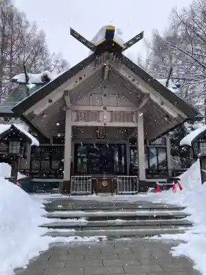 白石神社の{uncategorized: "未分類", other: "その他", undefined: "問題あり", building: "その他建物", grave: "お墓", sacred_gate: "鳥居", guardian: "狛犬", statue: "像", buddha: "仏像", history: "歴史", nature: "自然", garden: "庭園", animal: "動物", pagoda: "塔", temizu: "手水舎", mountain_gate: "山門・神門", sanctuary: "本殿・本堂", subordinate: "末社・摂社", art: "芸術", scenery: "景色", jizo: "地蔵", ema: "絵馬", goshuin: "御朱印", omikuji: "おみくじ", items: "授与品その他", amulet: "お守り", goshuincho: "御朱印帳", eats: "食事", festival: "お祭り", votive_dance: "神楽", shichigosan: "七五三参", wedding: "結婚式", experience: "体験その他", initially: "初詣", around: "周辺", anti_infection: "感染症対策"}
