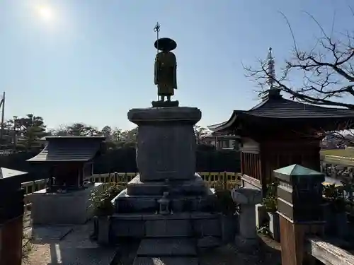 西林寺奥の院(杖の淵)の像