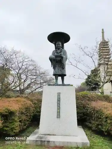 慈恩寺の像