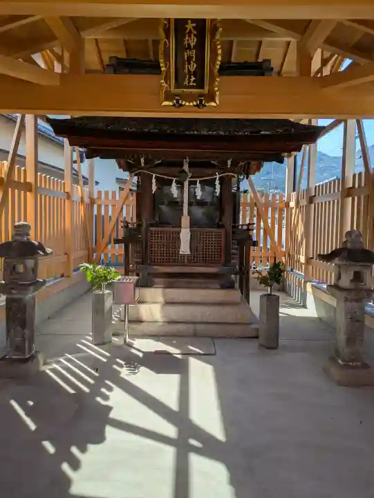 大神門神社の{uncategorized: "未分類", other: "その他", undefined: "問題あり", building: "その他建物", grave: "お墓", sacred_gate: "鳥居", guardian: "狛犬", statue: "像", buddha: "仏像", history: "歴史", nature: "自然", garden: "庭園", animal: "動物", pagoda: "塔", temizu: "手水舎", mountain_gate: "山門・神門", sanctuary: "本殿・本堂", subordinate: "末社・摂社", art: "芸術", scenery: "景色", jizo: "地蔵", ema: "絵馬", goshuin: "御朱印", omikuji: "おみくじ", items: "授与品その他", amulet: "お守り", goshuincho: "御朱印帳", eats: "食事", festival: "お祭り", votive_dance: "神楽", shichigosan: "七五三参", wedding: "結婚式", experience: "体験その他", initially: "初詣", around: "周辺", anti_infection: "感染症対策"}