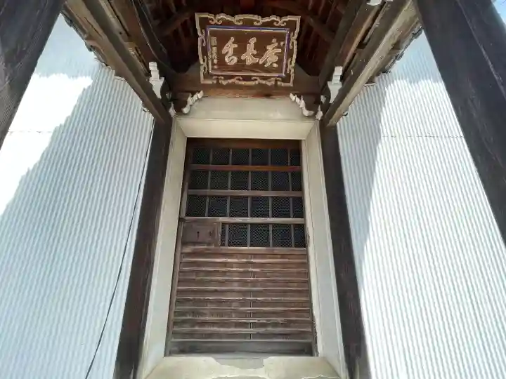 即往寺の{uncategorized: "未分類", other: "その他", undefined: "問題あり", building: "その他建物", grave: "お墓", sacred_gate: "鳥居", guardian: "狛犬", statue: "像", buddha: "仏像", history: "歴史", nature: "自然", garden: "庭園", animal: "動物", pagoda: "塔", temizu: "手水舎", mountain_gate: "山門・神門", sanctuary: "本殿・本堂", subordinate: "末社・摂社", art: "芸術", scenery: "景色", jizo: "地蔵", ema: "絵馬", goshuin: "御朱印", omikuji: "おみくじ", items: "授与品その他", amulet: "お守り", goshuincho: "御朱印帳", eats: "食事", festival: "お祭り", votive_dance: "神楽", shichigosan: "七五三参", wedding: "結婚式", experience: "体験その他", initially: "初詣", around: "周辺", anti_infection: "感染症対策"}