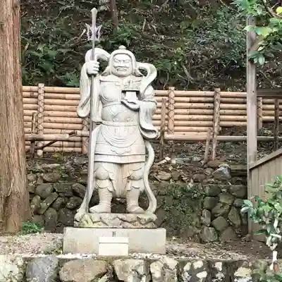 御髪神社の像