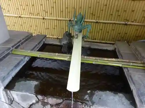 銀杏岡八幡神社の手水