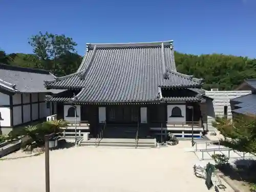 海徳寺の本殿