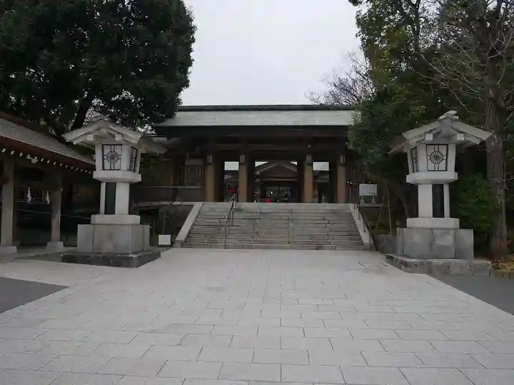 東郷神社の山門・神門