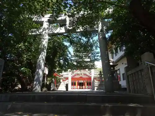 玉造稲荷神社の鳥居