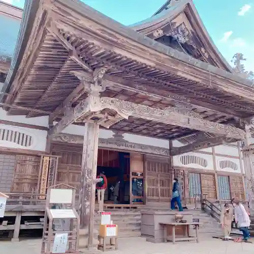 達谷西光寺の本殿・本堂