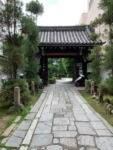 天性寺の山門