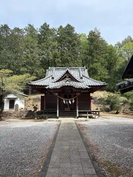 露垂根神社の{uncategorized: "未分類", other: "その他", undefined: "問題あり", building: "その他建物", grave: "お墓", sacred_gate: "鳥居", guardian: "狛犬", statue: "像", buddha: "仏像", history: "歴史", nature: "自然", garden: "庭園", animal: "動物", pagoda: "塔", temizu: "手水舎", mountain_gate: "山門・神門", sanctuary: "本殿・本堂", subordinate: "末社・摂社", art: "芸術", scenery: "景色", jizo: "地蔵", ema: "絵馬", goshuin: "御朱印", omikuji: "おみくじ", items: "授与品その他", amulet: "お守り", goshuincho: "御朱印帳", eats: "食事", festival: "お祭り", votive_dance: "神楽", shichigosan: "七五三参", wedding: "結婚式", experience: "体験その他", initially: "初詣", around: "周辺", anti_infection: "感染症対策"}