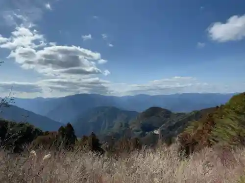 玉置神社の{uncategorized: "未分類", other: "その他", undefined: "問題あり", building: "その他建物", grave: "お墓", sacred_gate: "鳥居", guardian: "狛犬", statue: "像", buddha: "仏像", history: "歴史", nature: "自然", garden: "庭園", animal: "動物", pagoda: "塔", temizu: "手水舎", mountain_gate: "山門・神門", sanctuary: "本殿・本堂", subordinate: "末社・摂社", art: "芸術", scenery: "景色", jizo: "地蔵", ema: "絵馬", goshuin: "御朱印", omikuji: "おみくじ", items: "授与品その他", amulet: "お守り", goshuincho: "御朱印帳", eats: "食事", festival: "お祭り", votive_dance: "神楽", shichigosan: "七五三参", wedding: "結婚式", experience: "体験その他", initially: "初詣", around: "周辺", anti_infection: "感染症対策"}