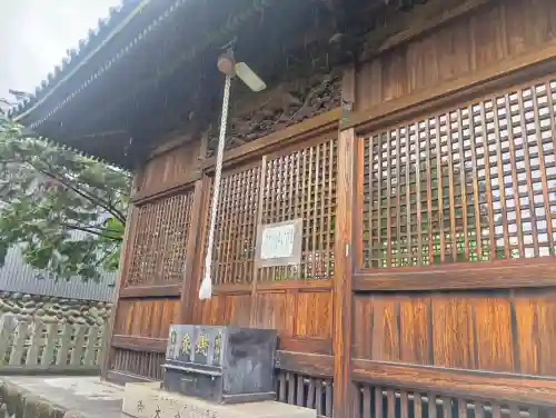 神明神社の{uncategorized: "未分類", other: "その他", undefined: "問題あり", building: "その他建物", grave: "お墓", sacred_gate: "鳥居", guardian: "狛犬", statue: "像", buddha: "仏像", history: "歴史", nature: "自然", garden: "庭園", animal: "動物", pagoda: "塔", temizu: "手水舎", mountain_gate: "山門・神門", sanctuary: "本殿・本堂", subordinate: "末社・摂社", art: "芸術", scenery: "景色", jizo: "地蔵", ema: "絵馬", goshuin: "御朱印", omikuji: "おみくじ", items: "授与品その他", amulet: "お守り", goshuincho: "御朱印帳", eats: "食事", festival: "お祭り", votive_dance: "神楽", shichigosan: "七五三参", wedding: "結婚式", experience: "体験その他", initially: "初詣", around: "周辺", anti_infection: "感染症対策"}