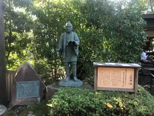 報徳二宮神社の像