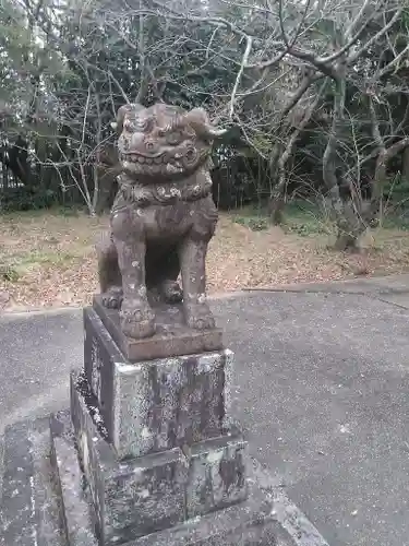 鎮懐石八幡宮の狛犬