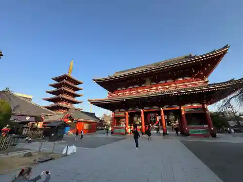 浅草神社の{uncategorized: "未分類", other: "その他", undefined: "問題あり", building: "その他建物", grave: "お墓", sacred_gate: "鳥居", guardian: "狛犬", statue: "像", buddha: "仏像", history: "歴史", nature: "自然", garden: "庭園", animal: "動物", pagoda: "塔", temizu: "手水舎", mountain_gate: "山門・神門", sanctuary: "本殿・本堂", subordinate: "末社・摂社", art: "芸術", scenery: "景色", jizo: "地蔵", ema: "絵馬", goshuin: "御朱印", omikuji: "おみくじ", items: "授与品その他", amulet: "お守り", goshuincho: "御朱印帳", eats: "食事", festival: "お祭り", votive_dance: "神楽", shichigosan: "七五三参", wedding: "結婚式", experience: "体験その他", initially: "初詣", around: "周辺", anti_infection: "感染症対策"}
