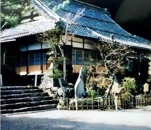 養老寺の本殿