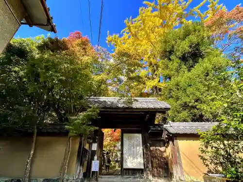蓮華寺（洛北蓮華寺）の山門・神門