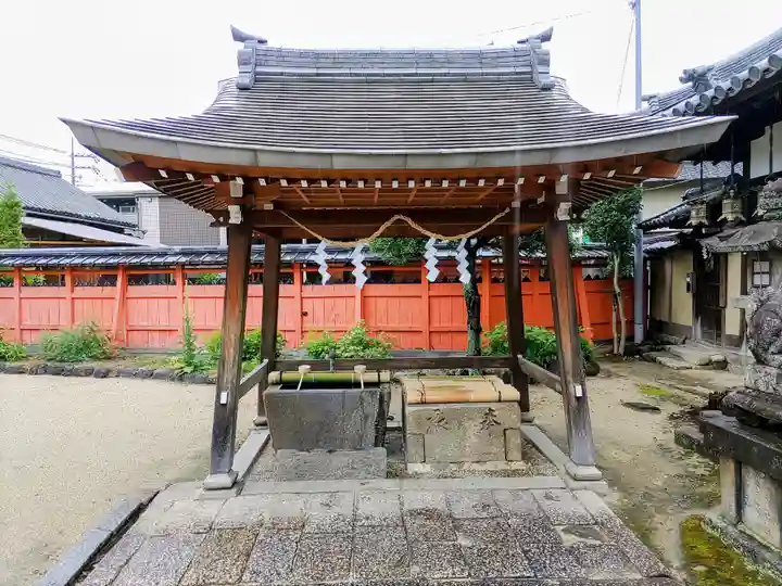 薬園八幡神社の手水舎