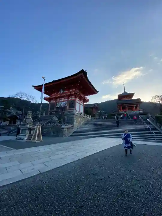 清水寺の{uncategorized: "未分類", other: "その他", undefined: "問題あり", building: "その他建物", grave: "お墓", sacred_gate: "鳥居", guardian: "狛犬", statue: "像", buddha: "仏像", history: "歴史", nature: "自然", garden: "庭園", animal: "動物", pagoda: "塔", temizu: "手水舎", mountain_gate: "山門・神門", sanctuary: "本殿・本堂", subordinate: "末社・摂社", art: "芸術", scenery: "景色", jizo: "地蔵", ema: "絵馬", goshuin: "御朱印", omikuji: "おみくじ", items: "授与品その他", amulet: "お守り", goshuincho: "御朱印帳", eats: "食事", festival: "お祭り", votive_dance: "神楽", shichigosan: "七五三参", wedding: "結婚式", experience: "体験その他", initially: "初詣", around: "周辺", anti_infection: "感染症対策"}