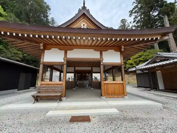 五百井神社の{uncategorized: "未分類", other: "その他", undefined: "問題あり", building: "その他建物", grave: "お墓", sacred_gate: "鳥居", guardian: "狛犬", statue: "像", buddha: "仏像", history: "歴史", nature: "自然", garden: "庭園", animal: "動物", pagoda: "塔", temizu: "手水舎", mountain_gate: "山門・神門", sanctuary: "本殿・本堂", subordinate: "末社・摂社", art: "芸術", scenery: "景色", jizo: "地蔵", ema: "絵馬", goshuin: "御朱印", omikuji: "おみくじ", items: "授与品その他", amulet: "お守り", goshuincho: "御朱印帳", eats: "食事", festival: "お祭り", votive_dance: "神楽", shichigosan: "七五三参", wedding: "結婚式", experience: "体験その他", initially: "初詣", around: "周辺", anti_infection: "感染症対策"}