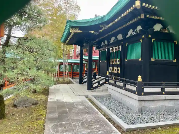 穴八幡宮の{uncategorized: "未分類", other: "その他", undefined: "問題あり", building: "その他建物", grave: "お墓", sacred_gate: "鳥居", guardian: "狛犬", statue: "像", buddha: "仏像", history: "歴史", nature: "自然", garden: "庭園", animal: "動物", pagoda: "塔", temizu: "手水舎", mountain_gate: "山門・神門", sanctuary: "本殿・本堂", subordinate: "末社・摂社", art: "芸術", scenery: "景色", jizo: "地蔵", ema: "絵馬", goshuin: "御朱印", omikuji: "おみくじ", items: "授与品その他", amulet: "お守り", goshuincho: "御朱印帳", eats: "食事", festival: "お祭り", votive_dance: "神楽", shichigosan: "七五三参", wedding: "結婚式", experience: "体験その他", initially: "初詣", around: "周辺", anti_infection: "感染症対策"}
