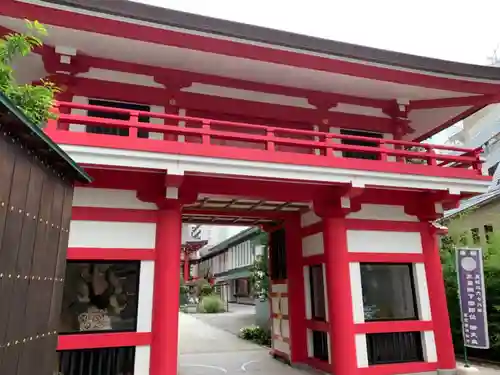 成子天神社の山門