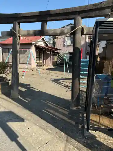 第六天神社（北町集会所）の{uncategorized: "未分類", other: "その他", undefined: "問題あり", building: "その他建物", grave: "お墓", sacred_gate: "鳥居", guardian: "狛犬", statue: "像", buddha: "仏像", history: "歴史", nature: "自然", garden: "庭園", animal: "動物", pagoda: "塔", temizu: "手水舎", mountain_gate: "山門・神門", sanctuary: "本殿・本堂", subordinate: "末社・摂社", art: "芸術", scenery: "景色", jizo: "地蔵", ema: "絵馬", goshuin: "御朱印", omikuji: "おみくじ", items: "授与品その他", amulet: "お守り", goshuincho: "御朱印帳", eats: "食事", festival: "お祭り", votive_dance: "神楽", shichigosan: "七五三参", wedding: "結婚式", experience: "体験その他", initially: "初詣", around: "周辺", anti_infection: "感染症対策"}