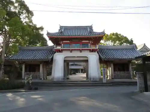 温泉山 安楽寺(四国霊場第六番札所)の山門