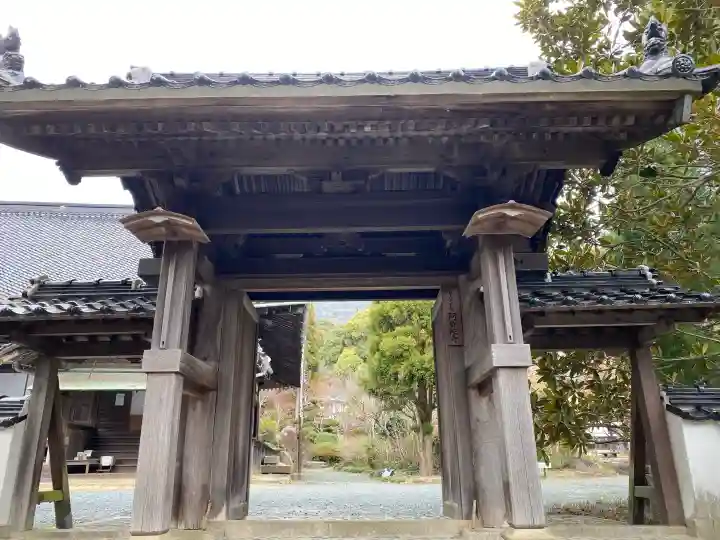 東大寺別院阿弥陀寺の{uncategorized: "未分類", other: "その他", undefined: "問題あり", building: "その他建物", grave: "お墓", sacred_gate: "鳥居", guardian: "狛犬", statue: "像", buddha: "仏像", history: "歴史", nature: "自然", garden: "庭園", animal: "動物", pagoda: "塔", temizu: "手水舎", mountain_gate: "山門・神門", sanctuary: "本殿・本堂", subordinate: "末社・摂社", art: "芸術", scenery: "景色", jizo: "地蔵", ema: "絵馬", goshuin: "御朱印", omikuji: "おみくじ", items: "授与品その他", amulet: "お守り", goshuincho: "御朱印帳", eats: "食事", festival: "お祭り", votive_dance: "神楽", shichigosan: "七五三参", wedding: "結婚式", experience: "体験その他", initially: "初詣", around: "周辺", anti_infection: "感染症対策"}