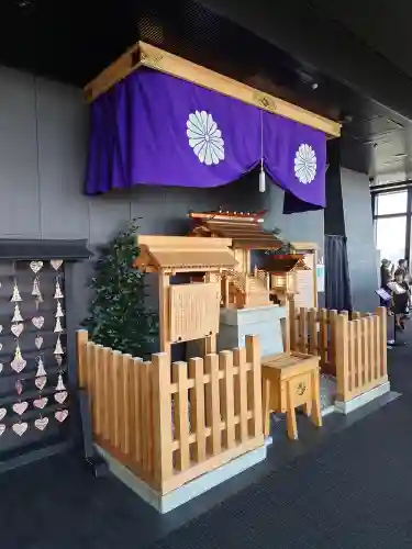 タワー大神宮の{uncategorized: "未分類", other: "その他", undefined: "問題あり", building: "その他建物", grave: "お墓", sacred_gate: "鳥居", guardian: "狛犬", statue: "像", buddha: "仏像", history: "歴史", nature: "自然", garden: "庭園", animal: "動物", pagoda: "塔", temizu: "手水舎", mountain_gate: "山門・神門", sanctuary: "本殿・本堂", subordinate: "末社・摂社", art: "芸術", scenery: "景色", jizo: "地蔵", ema: "絵馬", goshuin: "御朱印", omikuji: "おみくじ", items: "授与品その他", amulet: "お守り", goshuincho: "御朱印帳", eats: "食事", festival: "お祭り", votive_dance: "神楽", shichigosan: "七五三参", wedding: "結婚式", experience: "体験その他", initially: "初詣", around: "周辺", anti_infection: "感染症対策"}