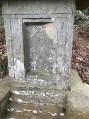 神社（名称不明）の像