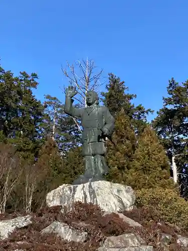 三峯神社の像