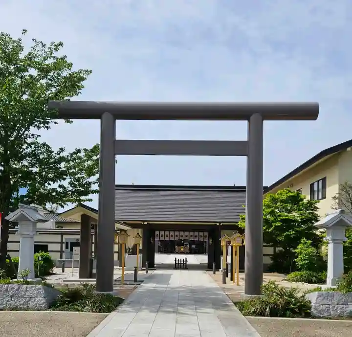 千葉縣護國神社の{uncategorized: "未分類", other: "その他", undefined: "問題あり", building: "その他建物", grave: "お墓", sacred_gate: "鳥居", guardian: "狛犬", statue: "像", buddha: "仏像", history: "歴史", nature: "自然", garden: "庭園", animal: "動物", pagoda: "塔", temizu: "手水舎", mountain_gate: "山門・神門", sanctuary: "本殿・本堂", subordinate: "末社・摂社", art: "芸術", scenery: "景色", jizo: "地蔵", ema: "絵馬", goshuin: "御朱印", omikuji: "おみくじ", items: "授与品その他", amulet: "お守り", goshuincho: "御朱印帳", eats: "食事", festival: "お祭り", votive_dance: "神楽", shichigosan: "七五三参", wedding: "結婚式", experience: "体験その他", initially: "初詣", around: "周辺", anti_infection: "感染症対策"}