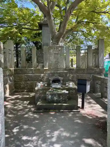 阿弥陀寺の{uncategorized: "未分類", other: "その他", undefined: "問題あり", building: "その他建物", grave: "お墓", sacred_gate: "鳥居", guardian: "狛犬", statue: "像", buddha: "仏像", history: "歴史", nature: "自然", garden: "庭園", animal: "動物", pagoda: "塔", temizu: "手水舎", mountain_gate: "山門・神門", sanctuary: "本殿・本堂", subordinate: "末社・摂社", art: "芸術", scenery: "景色", jizo: "地蔵", ema: "絵馬", goshuin: "御朱印", omikuji: "おみくじ", items: "授与品その他", amulet: "お守り", goshuincho: "御朱印帳", eats: "食事", festival: "お祭り", votive_dance: "神楽", shichigosan: "七五三参", wedding: "結婚式", experience: "体験その他", initially: "初詣", around: "周辺", anti_infection: "感染症対策"}
