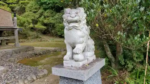 秋葉神社の狛犬