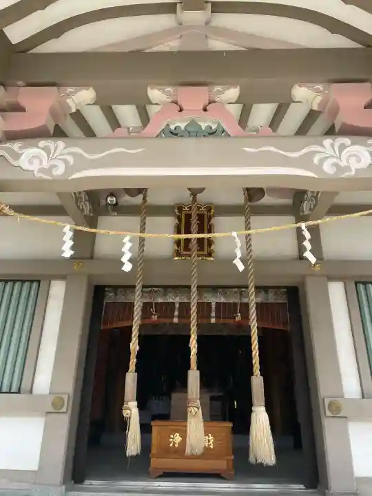 氷川神社の{uncategorized: "未分類", other: "その他", undefined: "問題あり", building: "その他建物", grave: "お墓", sacred_gate: "鳥居", guardian: "狛犬", statue: "像", buddha: "仏像", history: "歴史", nature: "自然", garden: "庭園", animal: "動物", pagoda: "塔", temizu: "手水舎", mountain_gate: "山門・神門", sanctuary: "本殿・本堂", subordinate: "末社・摂社", art: "芸術", scenery: "景色", jizo: "地蔵", ema: "絵馬", goshuin: "御朱印", omikuji: "おみくじ", items: "授与品その他", amulet: "お守り", goshuincho: "御朱印帳", eats: "食事", festival: "お祭り", votive_dance: "神楽", shichigosan: "七五三参", wedding: "結婚式", experience: "体験その他", initially: "初詣", around: "周辺", anti_infection: "感染症対策"}