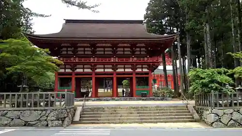 高野山金剛峯寺の山門