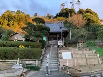 田の草地蔵尊の本殿・本堂