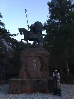 尾山神社の像