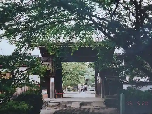 橘寺の山門